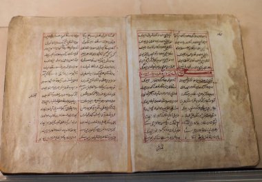Kazan, Tataristan Cumhuriyeti, Rusya - 24 Nisan 2017: Eski kutsal el yazması Müslüman Qolsharif Camii Müzesi'nde