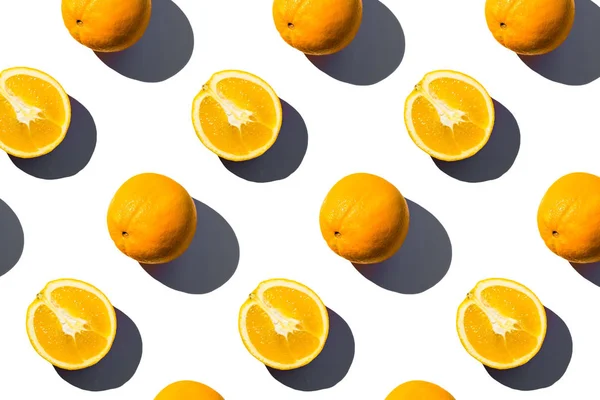 Круглий Апельсин Білому Тлі Сонячне Світло Освітлює — стокове фото