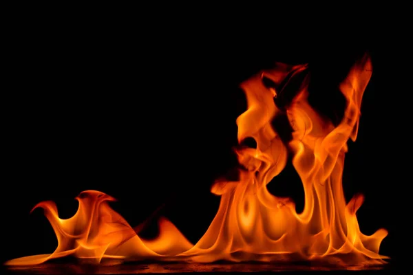 Piękny ogień płomienie na czarnym tle. Obrazek Stockowy