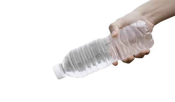 Mano de mujer sana sosteniendo la botella de agua dulce en el respaldo blanco — Foto de Stock