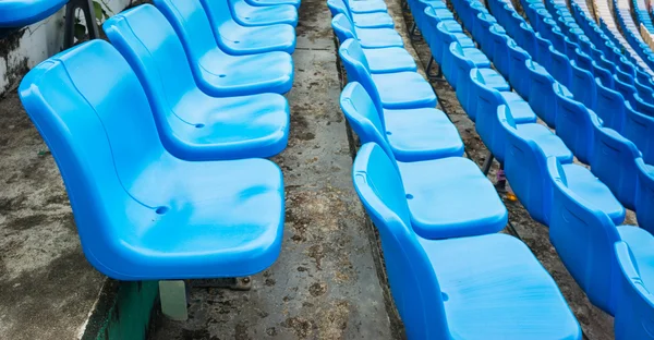 Eine Gruppe von leeren Sitzen oder Stühlen im Stadion, Theater oder conxert — Stockfoto