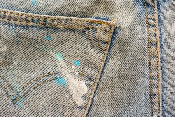 Niebieskie dżinsy stojący z akryl kolor tekstury tło w ret — Zdjęcie stockowe