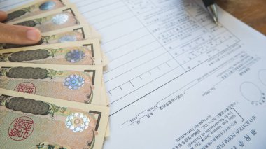 Kadın el vergi formları kağıt w ayrıntıları kalem dolgu hold