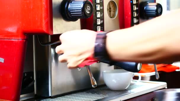 A professional Barista Use a coffee machine to BREW coffee at a customer order at The coffee shop is decorated in a retro style. — Stock Video