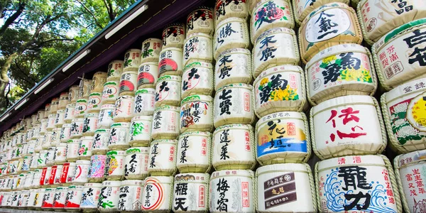 Japão Tokyo Apil 2017 Pilha Barris Antigos Sake Santuário Meji — Fotografia de Stock