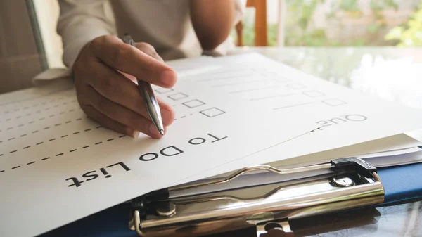 Primer Plano Con Bolígrafo Para Hacer Papel Lista Formato Para —  Fotos de Stock