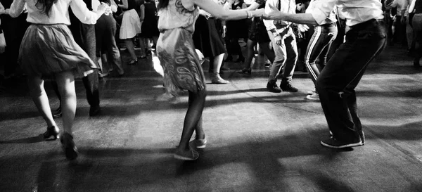 Tancerze Swing w stylu vintage i czarno-białe — Zdjęcie stockowe