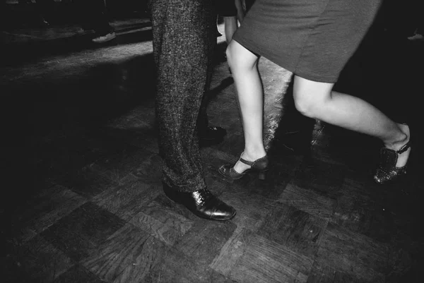 Swing dancers in black and white and vintage style — Stock Photo, Image
