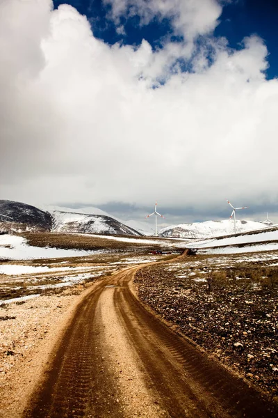 Wind mills turbines on top of the mountain — Stock Photo, Image