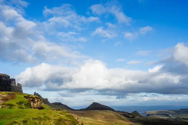 Landscape view of Quiraing mountains on Isle of Skye — Stock Photo, Image
