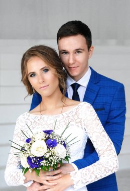 Gelin ve damat onların düğün günü. Yeni evliler nişan. Gelinlik kız.