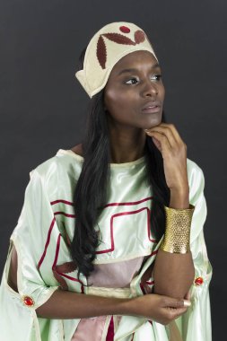 Stüdyoda siyah fotoğraflar