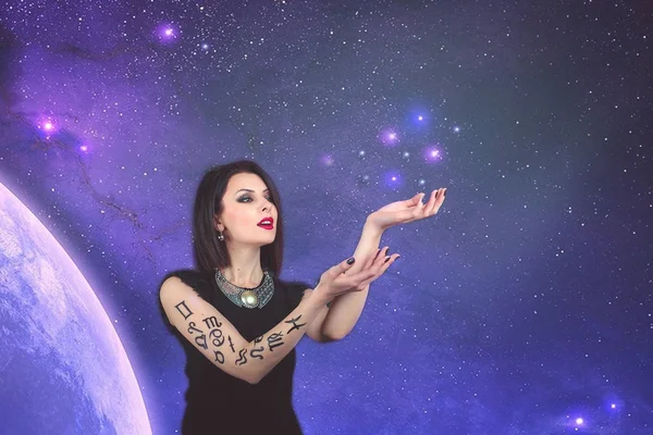 Zodyak işaretleri ile beyaz esmer