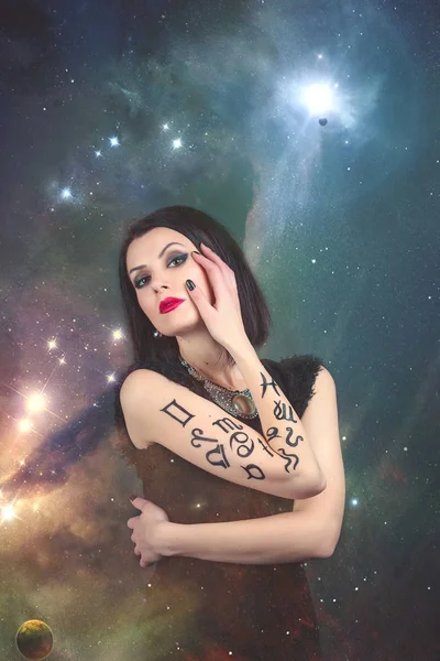 Zodyak işaretleri ile beyaz esmer