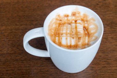 Sıcak karamel Macchiato kahve