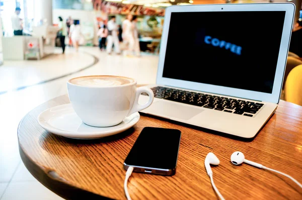 Relax Work Time with Coffee, Smart Phone and Laptop — Stock Photo, Image