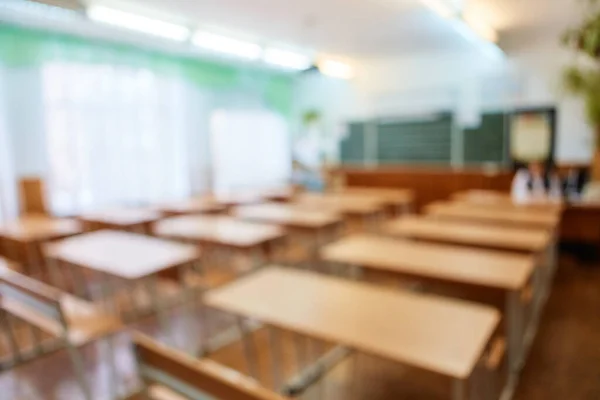 Interior de uma sala de aula vazia. Conceito de quarentena do coronavírus COVID-19 em escolas e instituições de ensino — Fotografia de Stock