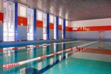 Yüzme havuzu. Yüzme havuzunun boş izleri