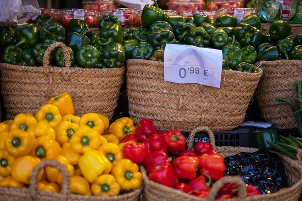 Friss Bioélelmiszerek Helyi Gazdák Piacán Gazdálkodók Piacai Mezőgazdasági Termékek Eladását — Stock Fotó