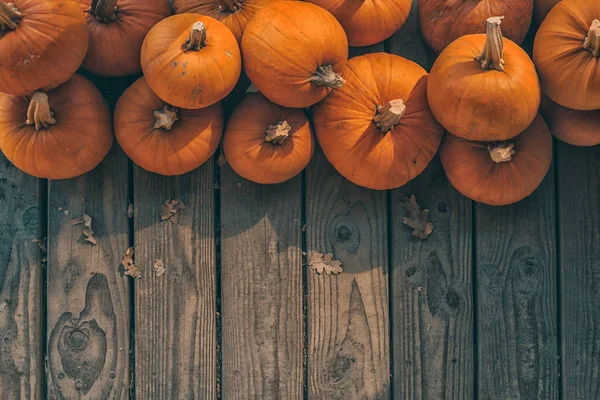 Orange Halloween Pumpor Träbrädor Semester Dekoration — Stockfoto