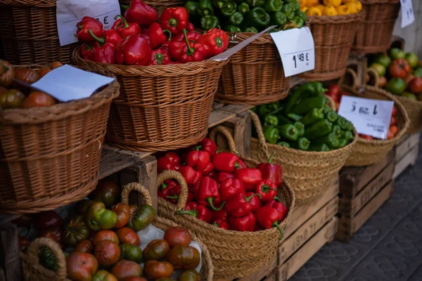 Értékesítése Friss Zöldség Szezonális Mezőgazdasági Termékek Zöldség Egészséges Életmódhoz Sok — Stock Fotó