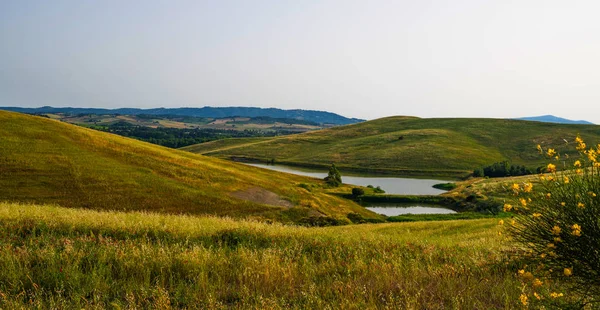 Toskania Panorama Wsi Wzgórza Zielone Złote Pola Zachodzie Słońca Włochy — Zdjęcie stockowe