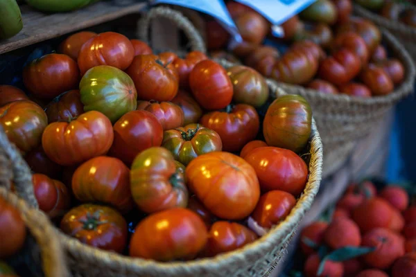 Puesto Verduras Orgánicas Mercado Agricultor Venta Verduras Frescas Del Jardín —  Fotos de Stock