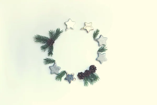 Jul Eller Nyår Krans Gjord Med Gran Grenar Dekoration Pepparkakor — Stockfoto