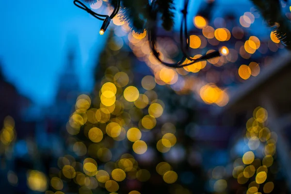 Tél Szabadban Karácsonyi Háttér Fenyő Csillogó Fények Bokeh Kilátás Fehér — Stock Fotó