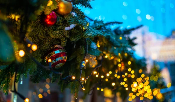 Χριστουγεννιάτικο Δέντρο Λάμπει Νύχτα Χριστούγεννα Χειμώνας Νέα Χρονιά Αντιγραφή Χώρου — Φωτογραφία Αρχείου