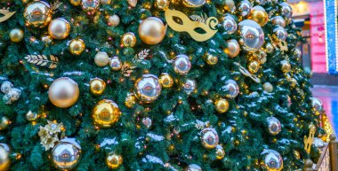 Noel süslemelerinin çiçek dalları. Noel, kış, yeni yıl konsepti. Boşluğu kopyala.