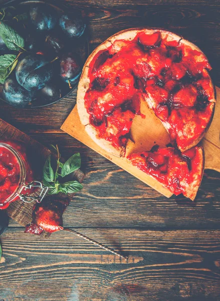 Köstliche Dessertpflaumenkuchen Süße Leckere Urlaubskuchen Mit Frischen Pflaumen Draufsicht Flacher — Stockfoto