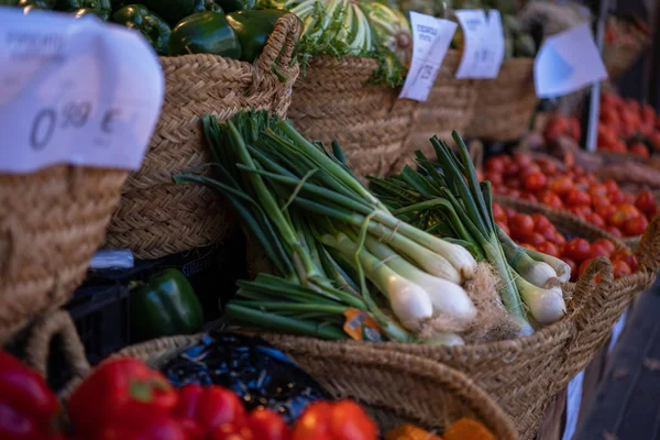 Gyümölcsök Zöldségek Termelői Piacon Zöldségek Kosárban Életmód Egészséges Ételek Organikus — Stock Fotó