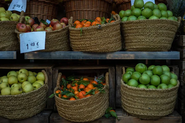 Marktkraam Met Diverse Biologische Groenten Fruit Bio Gezond Voedsel Vegetarisch — Stockfoto