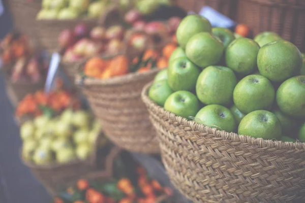 Ринок Різноманітними Органічними Овочами Свіжа Органічна Продукція Продається Місцевому Ринку — стокове фото