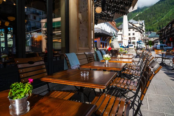 Acogedora Calle Con Mesas Café Calle Del Casco Antiguo Chamonix — Foto de Stock