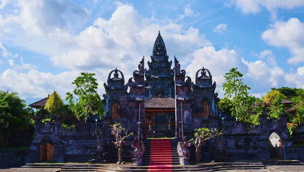 Bramy Jednej Hinduskich Świątyń Bali Indonezji Połączenie Tradycyjnej Balijskiej Świątyni — Zdjęcie stockowe