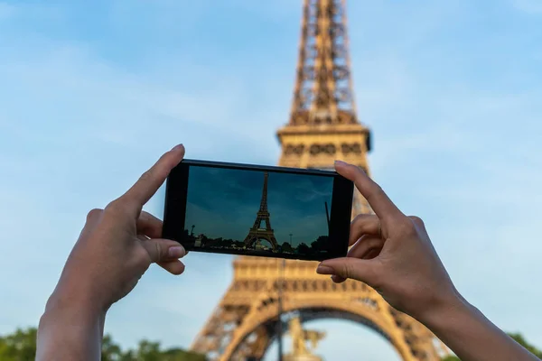 Torre Eiffel París Bajo Sol Cielo Azul Famoso Lugar Turístico — Foto de Stock