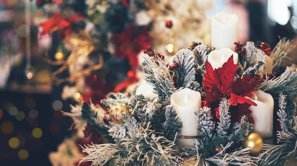 Χριστουγεννιάτικο Φόντο Γιορτινή Διακόσμηση Από Έλατα Και Κεριά Χριστούγεννα Φόντο — Φωτογραφία Αρχείου
