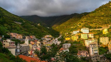Manarola, İtalya. Liguria, İtalya 'daki Cinque Terre Ulusal Parkı' ndaki tarihi bir köy. Unesco Dünya Mirası Bölgesi. Manarola ünlü ve popüler bir seyahat merkezidir..