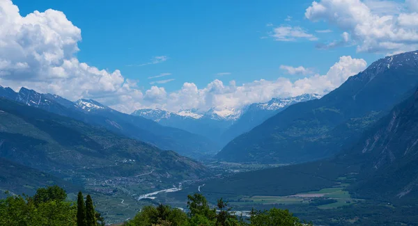 Atemberaubendes Alpenpanorama Farbenfroher Sommerblick Schöne Outdoor Szene Schweiz Europa Nebelblaue — Stockfoto