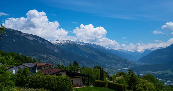Потрясающая Альпийская Панорама Красочный Вид Летом Швейцария Европа Туманные Голубые — стоковое фото