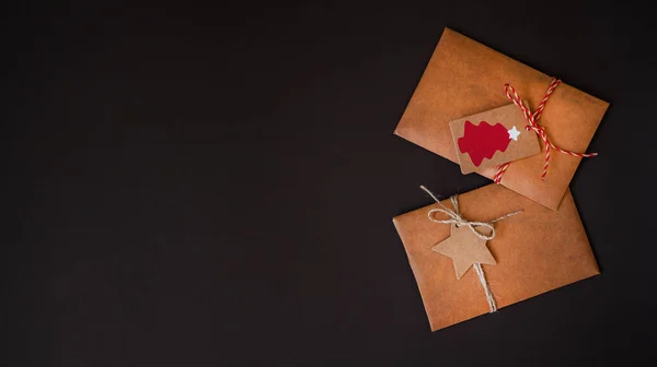 Envelope Artesanato Fundo Escuro Usado Para Decoração Natal Natal Inverno — Fotografia de Stock