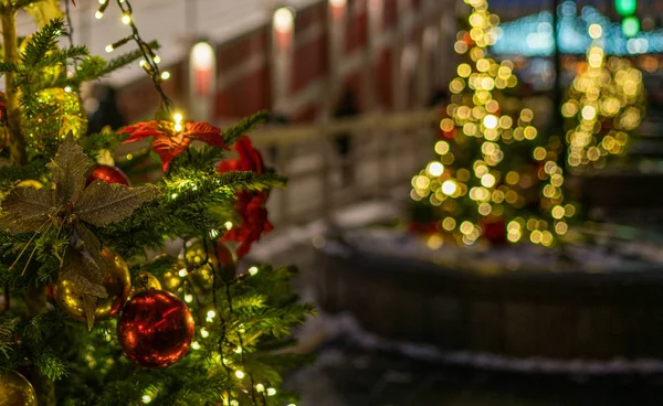 Christmas Decoration Tree Shop Market Winter Street Fair Festive Street — ストック写真