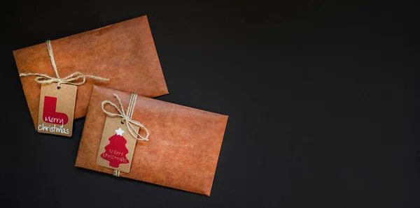 Envelope Artesanato Fundo Escuro Usado Para Decoração Natal Natal Inverno — Fotografia de Stock