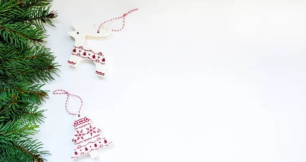 Navidad Diseño Año Nuevo Con Abeto Decoración Roja Blanca Madera — Foto de Stock