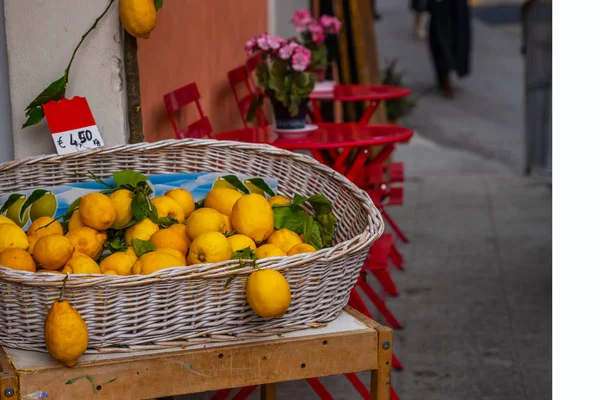 Cinque Terre Italy Fresh Lemon Leaves Lemon Tree Basket Yellow — Stock Photo, Image
