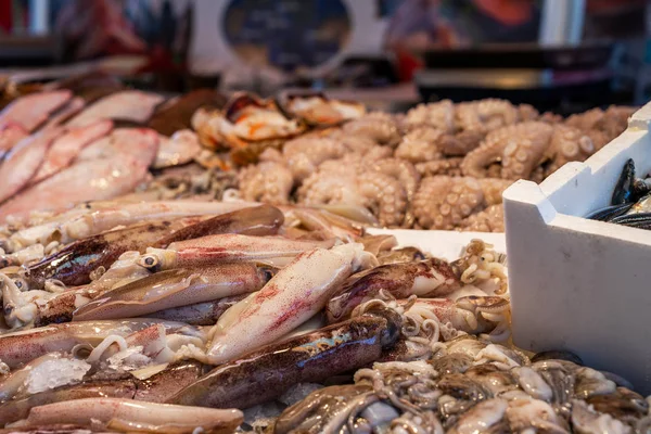 Mercado Peixe Com Frutos Mar Peixe Produtos Locais Frescos Vendidos — Fotografia de Stock