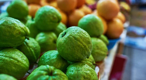 Kraam Van Biologische Groenten Fruit Een Boerenmarkt Verkoop Van Biologische — Stockfoto