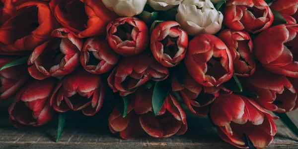 Millésime Floral Avec Fleurs Tulipes Sur Fond Sombre Modèle Pour — Photo